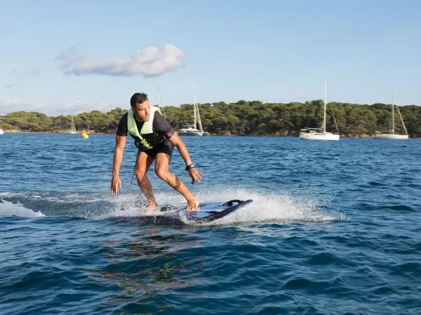 3781-14221-surf-electrique-800