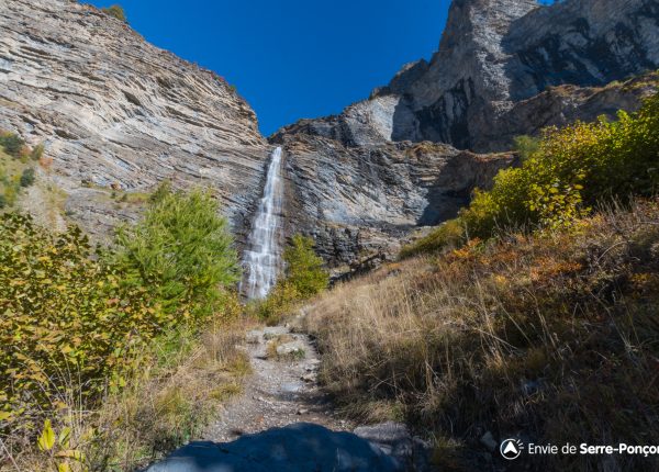sentier-vers-cascade-pisse