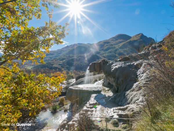 vue-globale-fontaine-petrifiante-reotier-depuis-escaliers